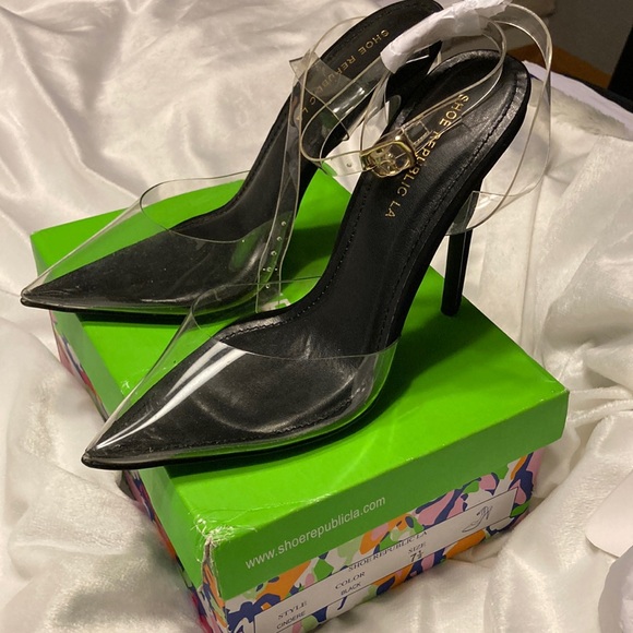 Clear plastic shoes - Size71/2 - Picture 1 of 9